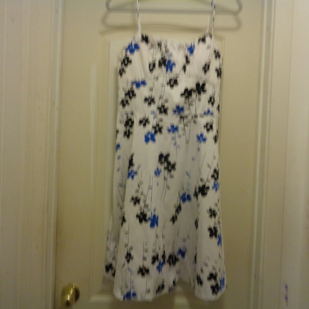 SOFT GIRL A.P.N.Y. MODERN FLOWERS SUNDRESS